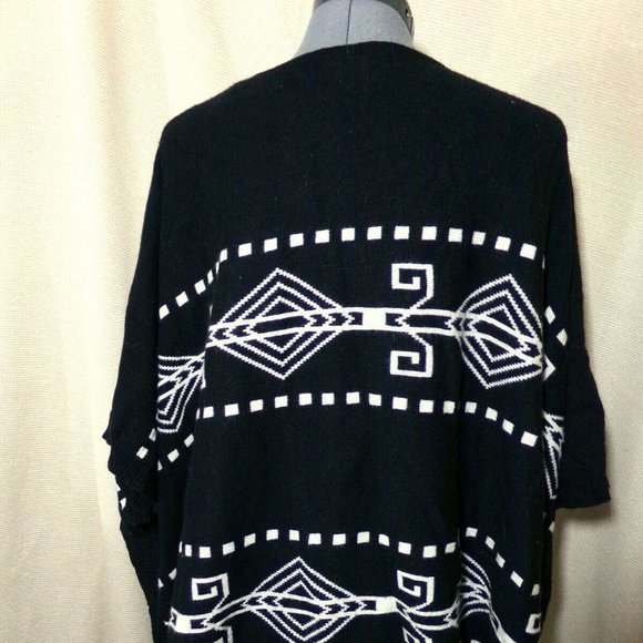 FOREVER21 Shawl Sweater Pullover S/M Black White Southwestern Aztec print SOFT! - Picture 5 of 8